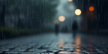 天在下雨而我在出自哪首歌？