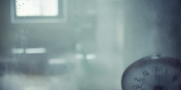 很累但不想离开你究竟是哪首歌？