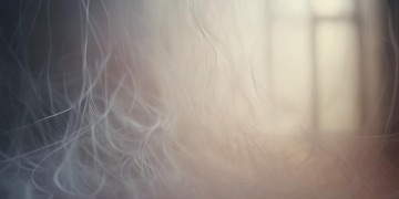 看见你我就哭了到底是哪首歌？