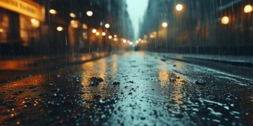 下雨的夜我怕孤单究竟是哪首歌？