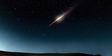当流星划过天际出自哪首歌？